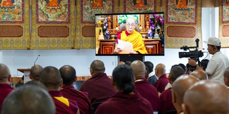 El dalái lama traza la ruta para encontrar a su reencarnación, en un claro desafío a China