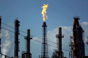 Petróleo brent sube más del 2 % tras los ataques de EEUU a Irán