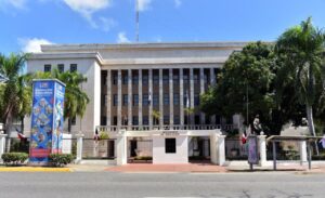 Ministerio de Educación confirma dispone de dinero para aumento salarial a los maestros