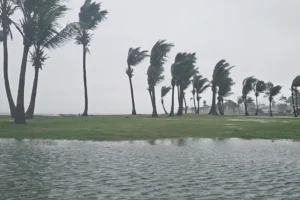 INDOMET prevé lluvias por vaguada, sofocante calor y la llegada de polvo del Sahara este fin de semana