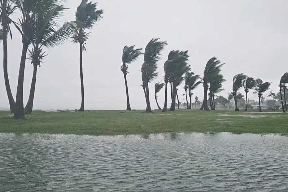 INDOMET prevé lluvias por vaguada, sofocante calor y la llegada de polvo del Sahara este fin de semana