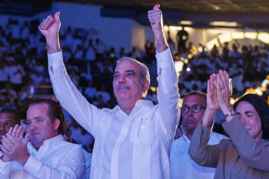 Abinader asume este domingo la presidencia del PRM